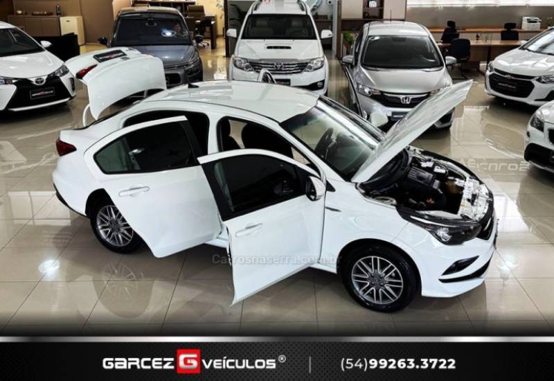 FIAT - CRONOS - 2017/2018 - Branca - R$ 64.900,00