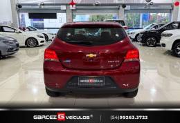 CHEVROLET - ONIX - 2016/2017 - Vermelha - R$ 65.000,00