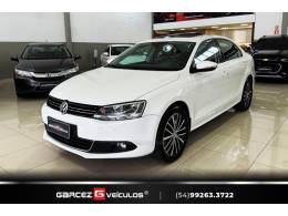 VOLKSWAGEN - JETTA - 2011/2012 - Branca - R$ 69.900,00