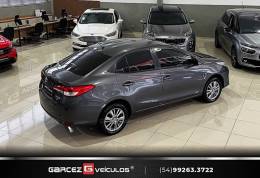 TOYOTA - YARIS - 2021/2022 - Cinza - R$ 84.900,00