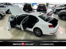 VOLKSWAGEN - JETTA - 2011/2012 - Branca - R$ 69.900,00