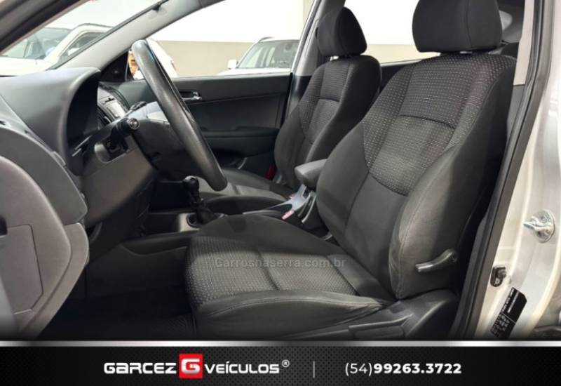 HYUNDAI - I30 - 2010/2011 - Prata - R$ 45.900,00