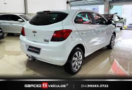 CHEVROLET - ONIX - 2015/2016 - Branca - R$ 55.900,00