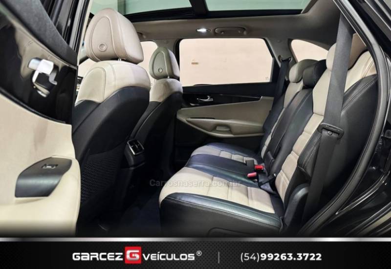 KIA MOTORS - SORENTO - 2015/2016 - Preta - R$ 119.900,00