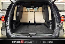 TOYOTA - HILUX SW4 - 2022/2022 - Cinza - R$ 339.900,00