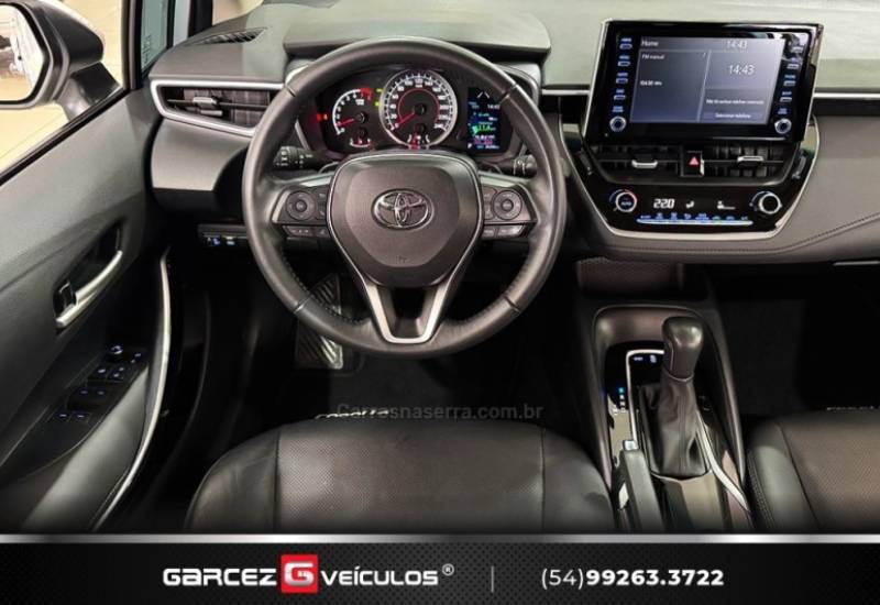TOYOTA - COROLLA - 2022/2023 - Branca - R$ 136.000,00
