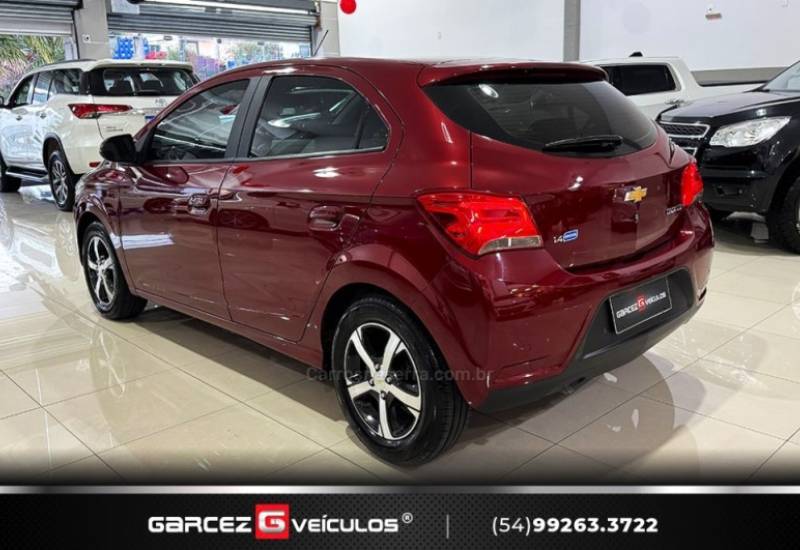 CHEVROLET - ONIX - 2016/2017 - Vermelha - R$ 65.000,00