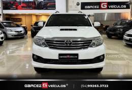 TOYOTA - HILUX SW4 - 2013/2013 - Branca - R$ 144.900,00