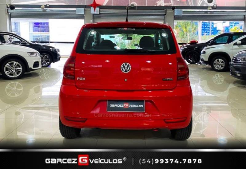 VOLKSWAGEN - FOX - 2010/2011 - Vermelha - R$ 34.900,00