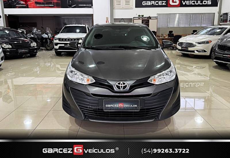 TOYOTA - YARIS - 2021/2022 - Cinza - R$ 84.900,00