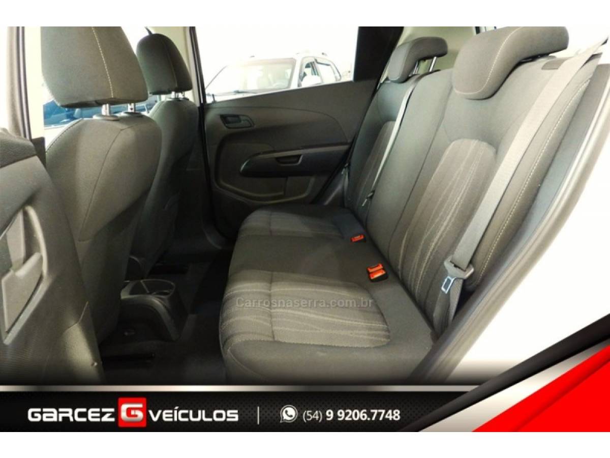 CHEVROLET - SONIC - 2013/2014 - Branca - R$ 42.900,00