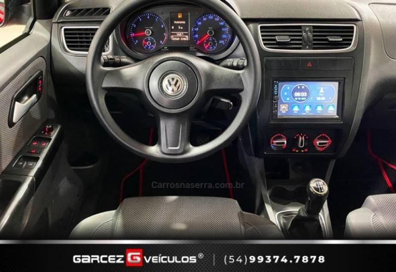 VOLKSWAGEN - FOX - 2010/2011 - Vermelha - R$ 34.900,00