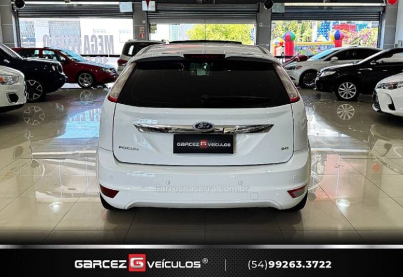 FORD - FOCUS - 2013/2013 - Branca - R$ 58.000,00