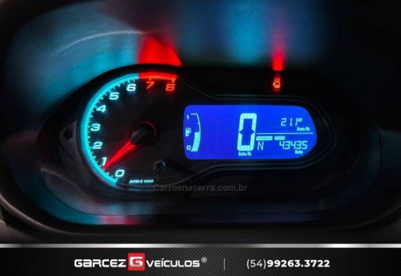 CHEVROLET - ONIX - 2016/2017 - Vermelha - R$ 65.000,00