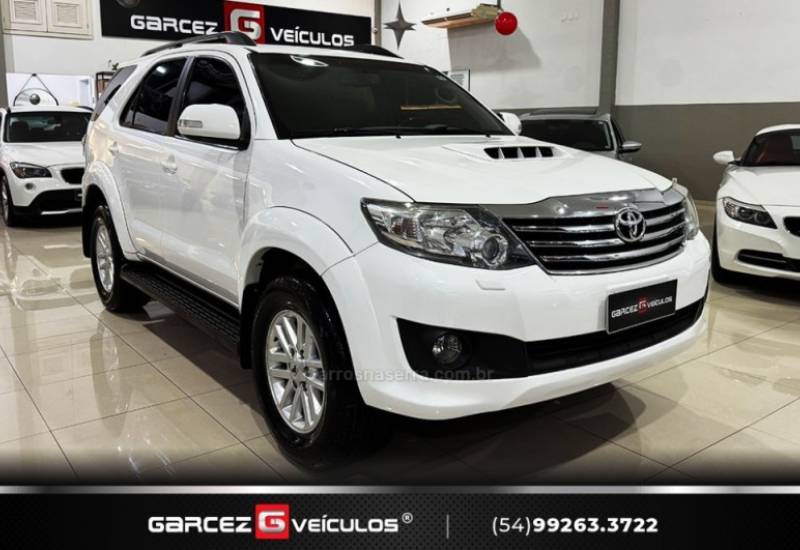 TOYOTA - HILUX SW4 - 2013/2013 - Branca - R$ 144.900,00