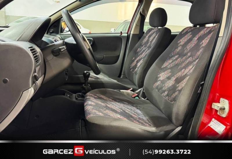 CHEVROLET - CORSA - 2003/2004 - Vermelha - R$ 23.900,00