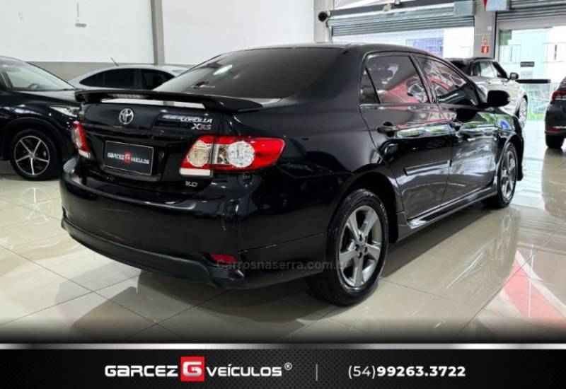 TOYOTA - COROLLA - 2013/2014 - Preta - R$ 75.900,00