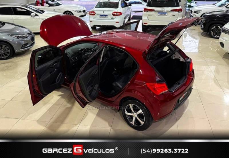 CHEVROLET - ONIX - 2016/2017 - Vermelha - R$ 65.000,00