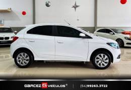 CHEVROLET - ONIX - 2015/2016 - Branca - R$ 55.900,00