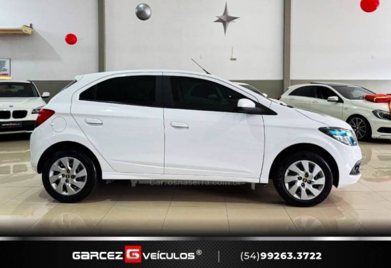 CHEVROLET - ONIX - 2015/2016 - Branca - R$ 55.900,00