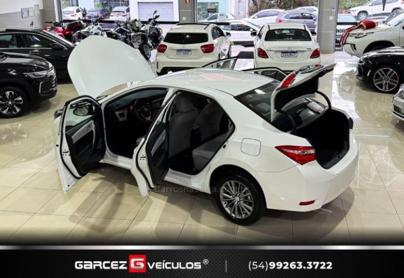 TOYOTA - COROLLA - 2015/2016 - Branca - R$ 88.000,00