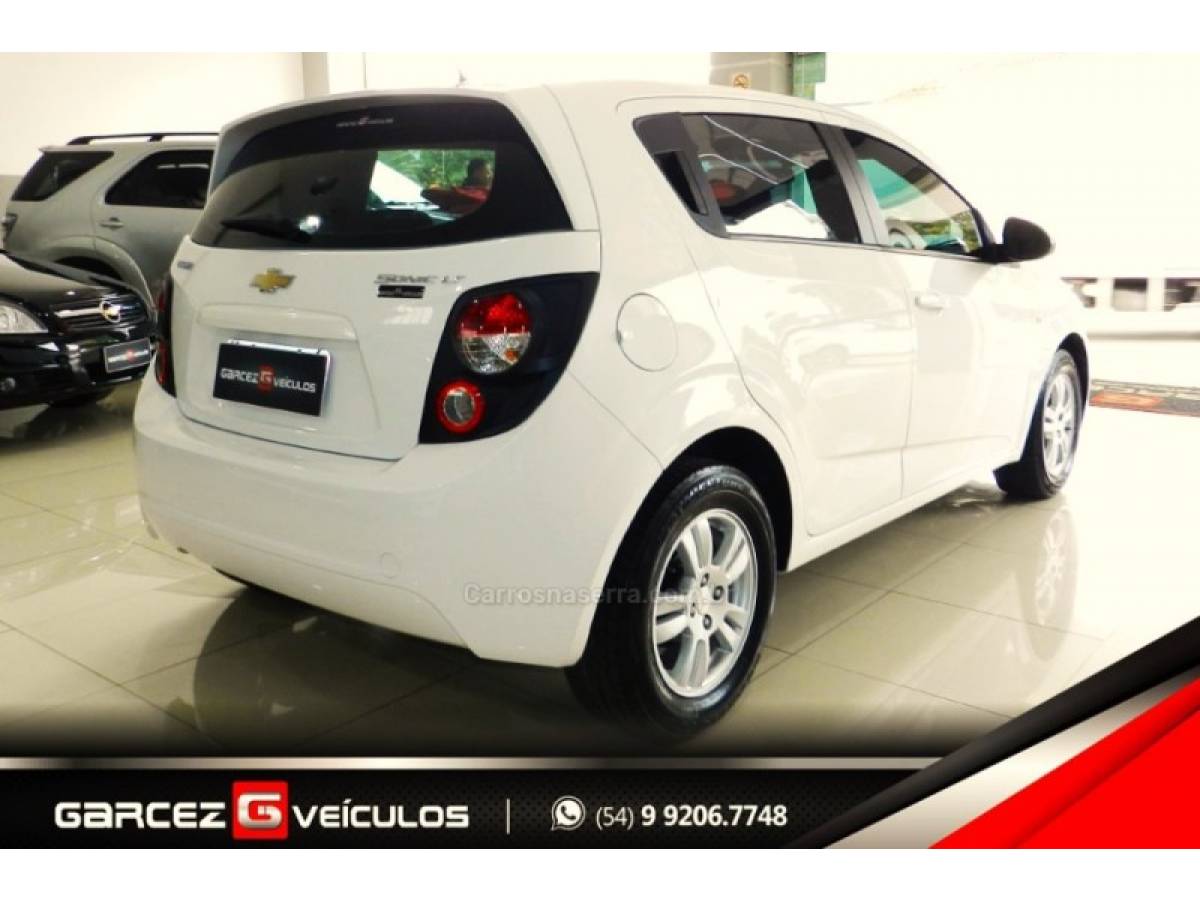 CHEVROLET - SONIC - 2013/2014 - Branca - R$ 42.900,00