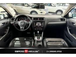 VOLKSWAGEN - JETTA - 2011/2012 - Branca - R$ 69.900,00