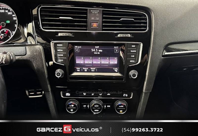 VOLKSWAGEN - GOLF - 2014/2015 - Branca - R$ 83.900,00