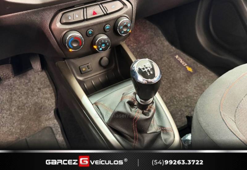 CHEVROLET - ONIX - 2015/2016 - Branca - R$ 55.900,00