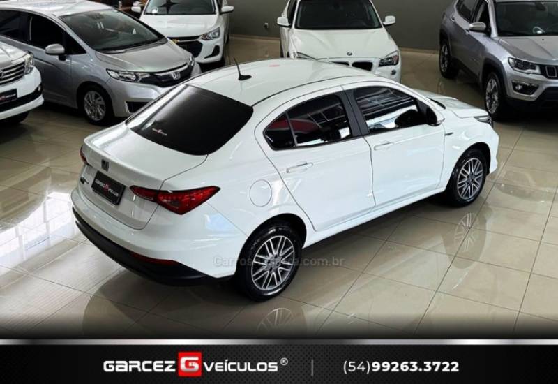 FIAT - CRONOS - 2017/2018 - Branca - R$ 64.900,00