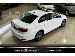 VOLKSWAGEN - JETTA - 2011/2012 - Branca - R$ 69.900,00