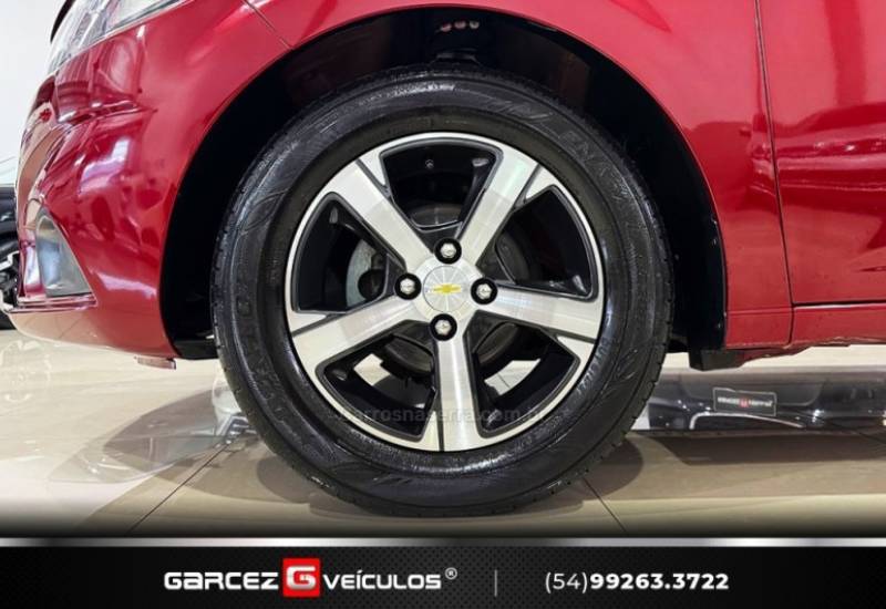 CHEVROLET - ONIX - 2016/2017 - Vermelha - R$ 65.000,00