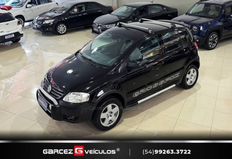 VOLKSWAGEN - CROSSFOX - 2005/2006 - Preta - R$ 32.900,00