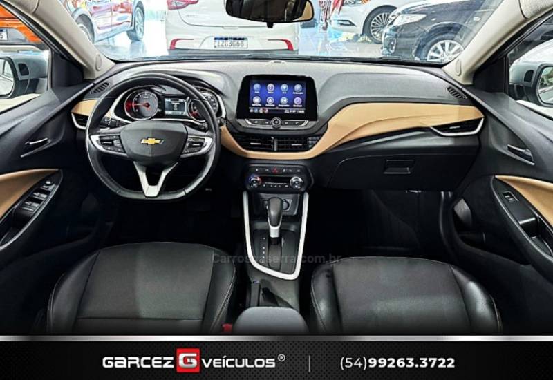 CHEVROLET - ONIX - 2023/2024 - Prata - R$ 97.900,00