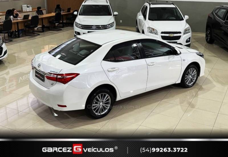 TOYOTA - COROLLA - 2015/2016 - Branca - R$ 88.000,00