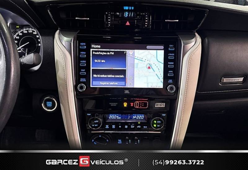 TOYOTA - HILUX SW4 - 2022/2022 - Cinza - R$ 339.900,00