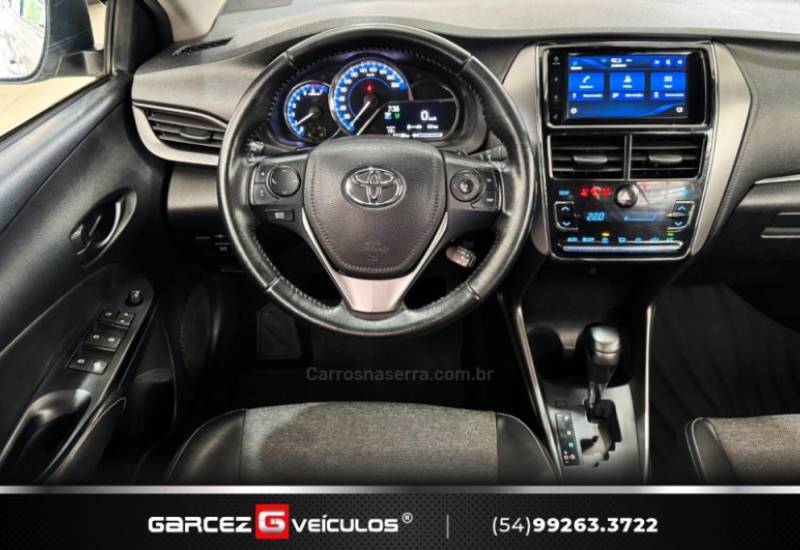 TOYOTA - YARIS - 2022/2023 - Branca - R$ 93.000,00