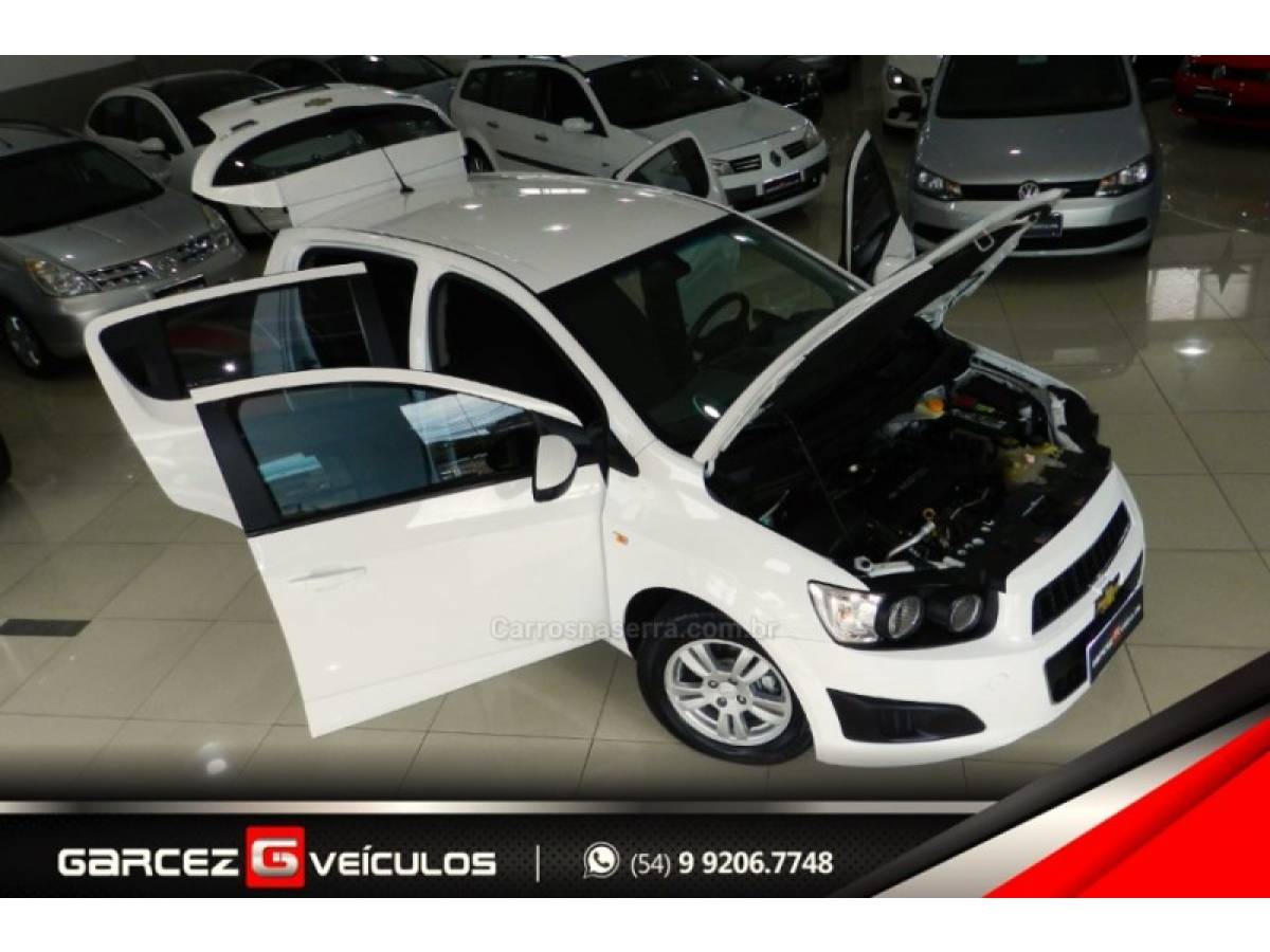 CHEVROLET - SONIC - 2013/2014 - Branca - R$ 42.900,00