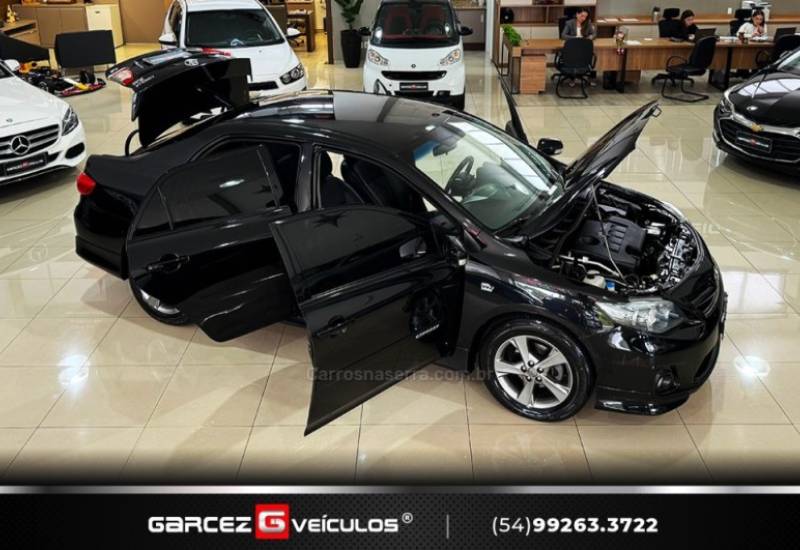 TOYOTA - COROLLA - 2013/2014 - Preta - R$ 75.900,00