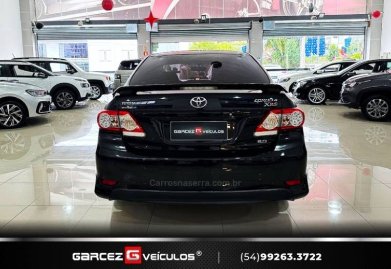 TOYOTA - COROLLA - 2013/2014 - Preta - R$ 75.900,00