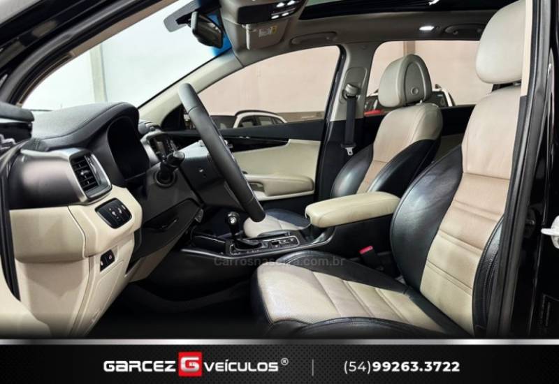 KIA MOTORS - SORENTO - 2015/2016 - Preta - R$ 119.900,00