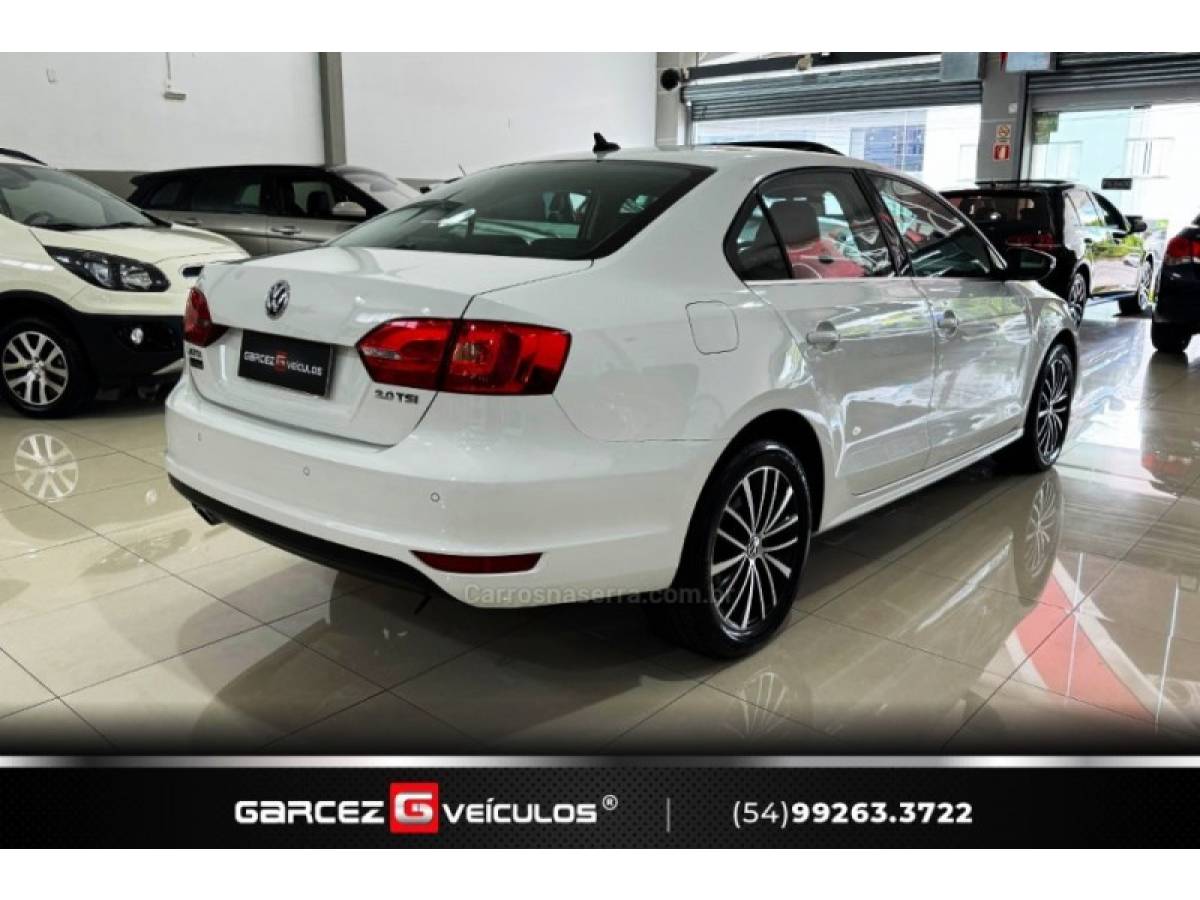 VOLKSWAGEN - JETTA - 2011/2012 - Branca - R$ 69.900,00