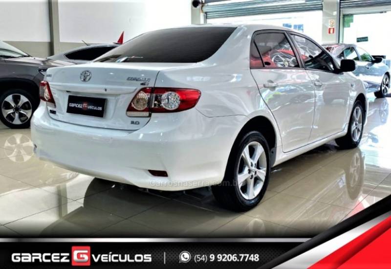 TOYOTA - COROLLA - 2013/2014 - Branca - R$ 74.900,00