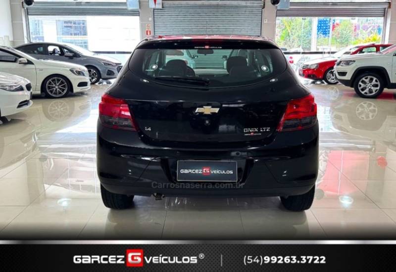 CHEVROLET - ONIX - 2014/2014 - Preta - R$ 51.900,00