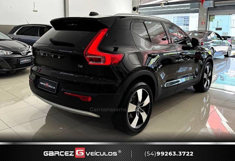 VOLVO - XC 40 - 2020/2020 - Preta - R$ 152.000,00
