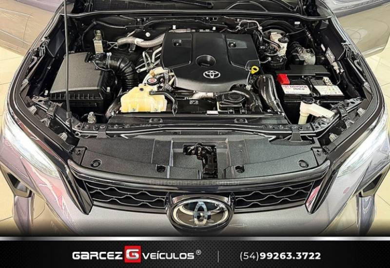 TOYOTA - HILUX SW4 - 2022/2022 - Cinza - R$ 339.900,00