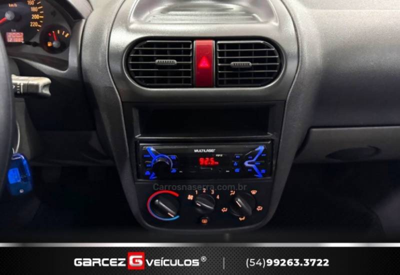 CHEVROLET - CORSA - 2003/2004 - Vermelha - R$ 23.900,00