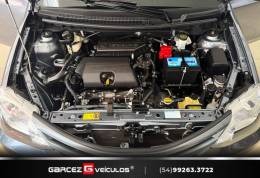 TOYOTA - ETIOS - 2015/2015 - Cinza - R$ 47.900,00