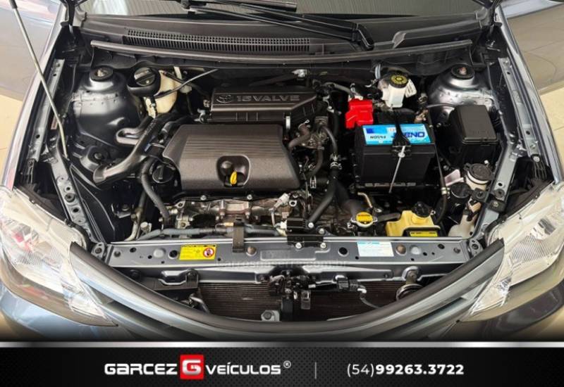 TOYOTA - ETIOS - 2015/2015 - Cinza - R$ 47.900,00