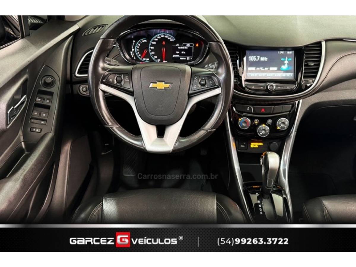 CHEVROLET - TRACKER - 2017/2018 - Preta - R$ 93.900,00